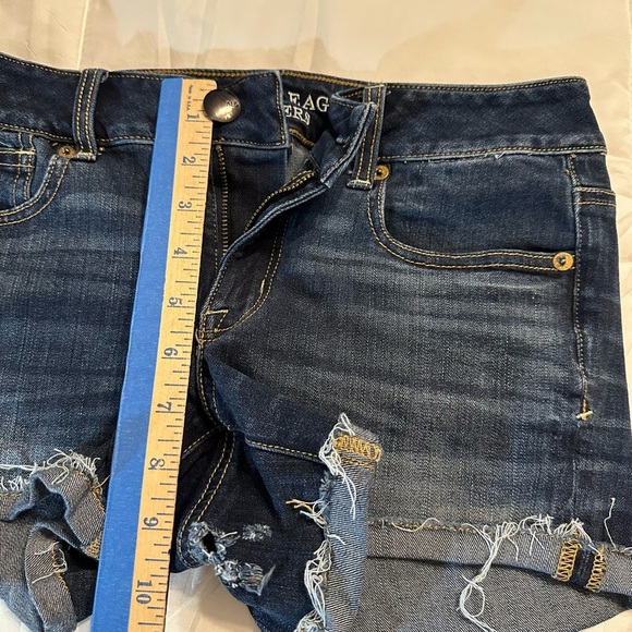 American Eagle Outfitters Women's Blue Denim Shorts size 4 (BLack Button) - Picture 7 of 12